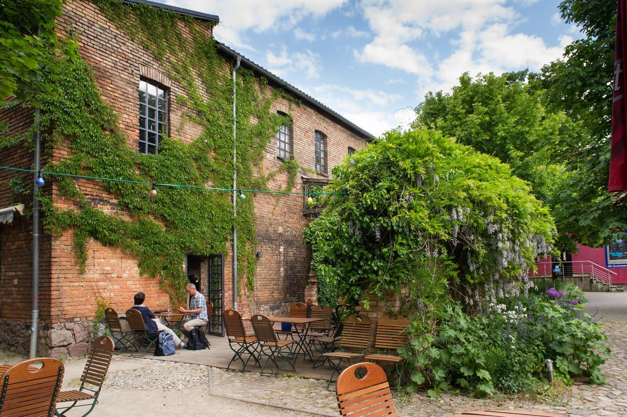 Basiskulturfabrik Oeko-Hotel Neustrelitz Esterno foto