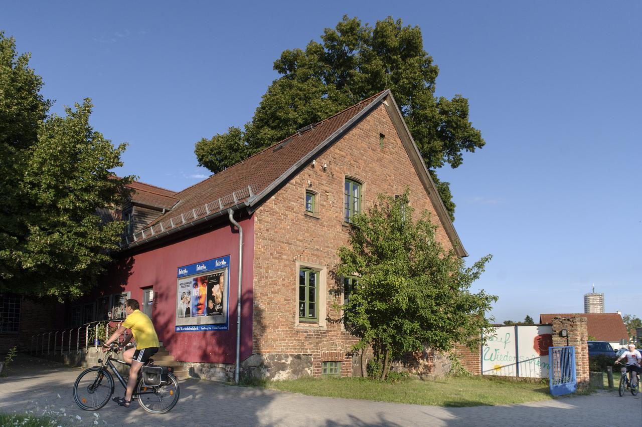 Basiskulturfabrik Oeko-Hotel Neustrelitz Esterno foto