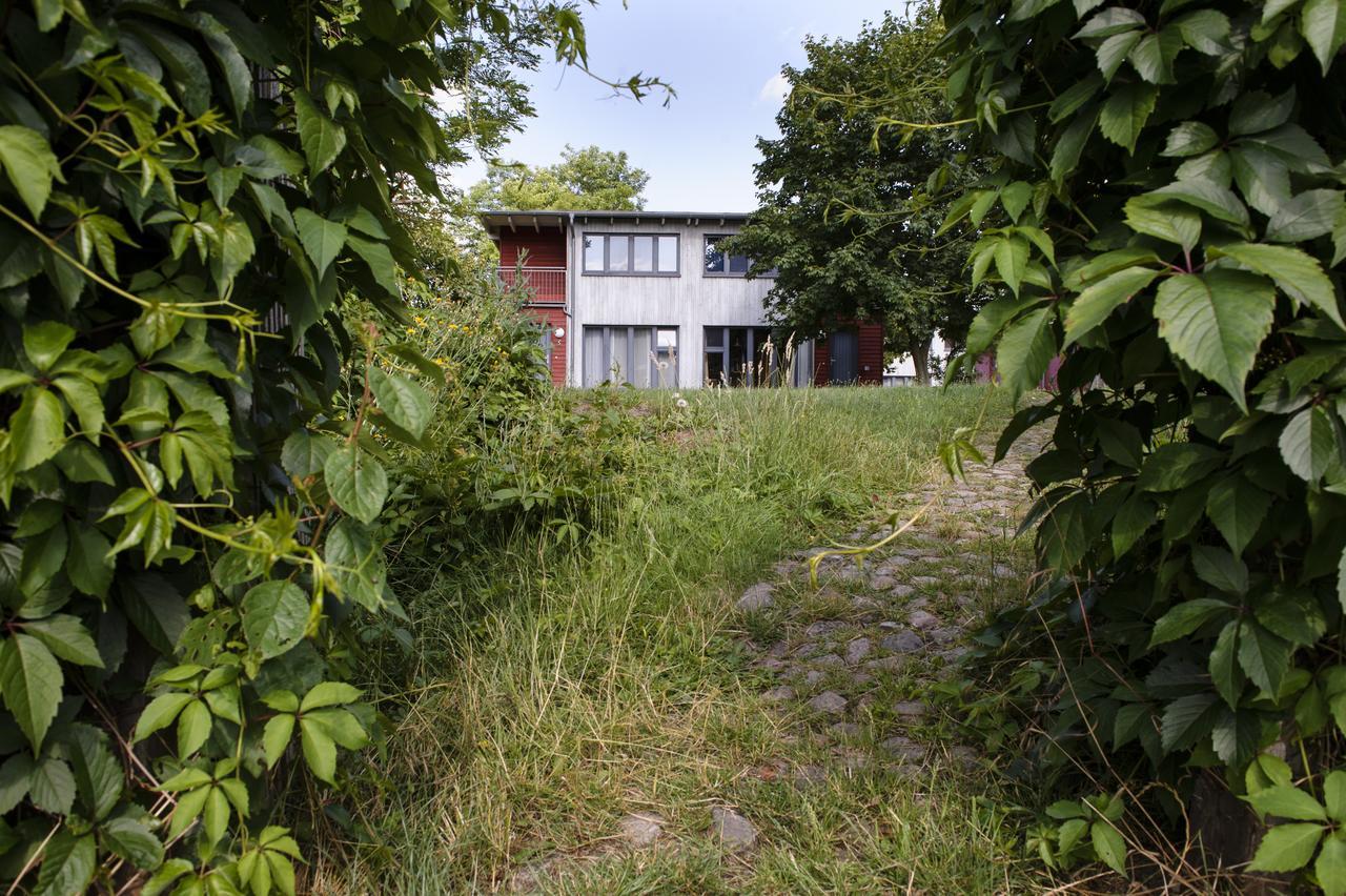 Basiskulturfabrik Oeko-Hotel Neustrelitz Esterno foto