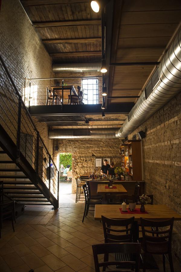 Basiskulturfabrik Oeko-Hotel Neustrelitz Esterno foto