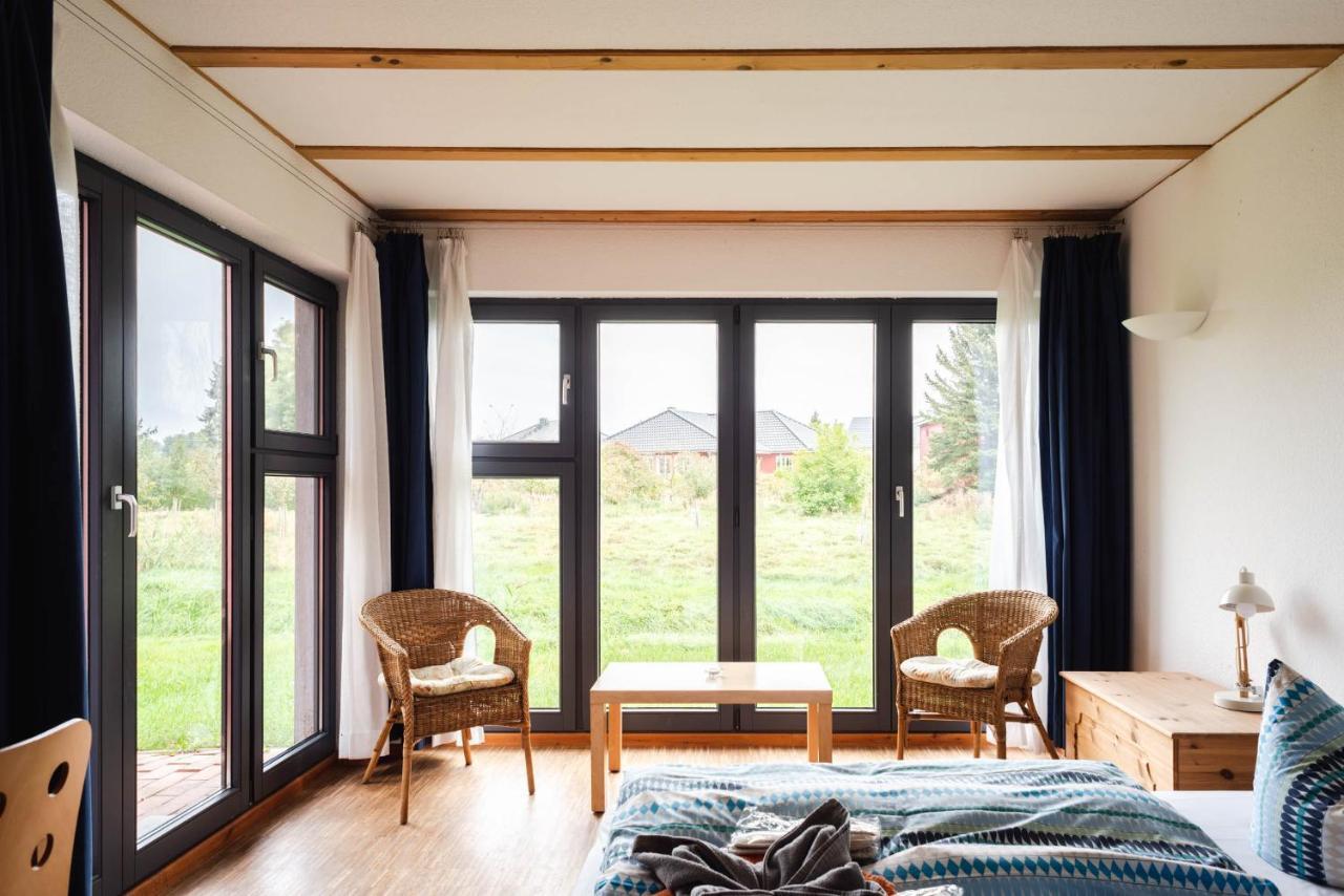 Basiskulturfabrik Oeko-Hotel Neustrelitz Esterno foto